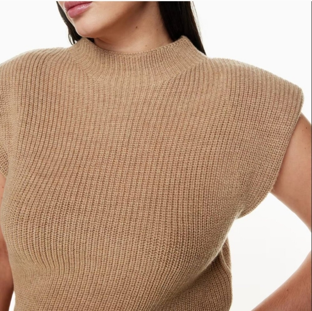 Aritzia Babaton Hazlitt Sweater Vest Tan Sleeveless Structured Shoulders Sz XS